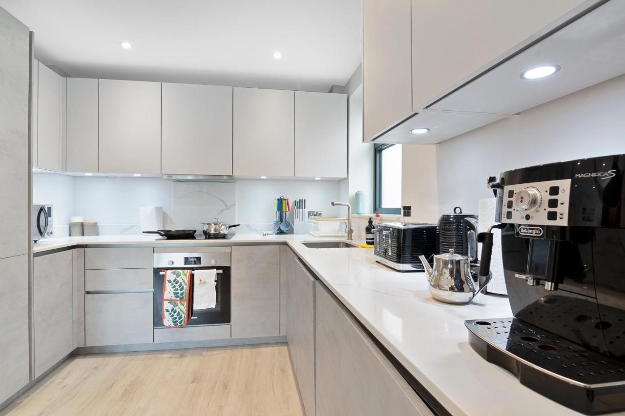 Spacious, 3 Bedroom, 2 Bathroom, Surbiton 외부 사진