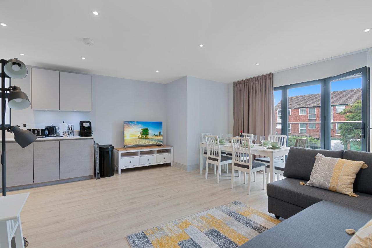 Spacious, 3 Bedroom, 2 Bathroom, Surbiton 외부 사진