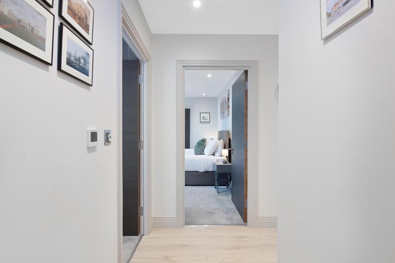 Spacious, 3 Bedroom, 2 Bathroom, Surbiton 외부 사진
