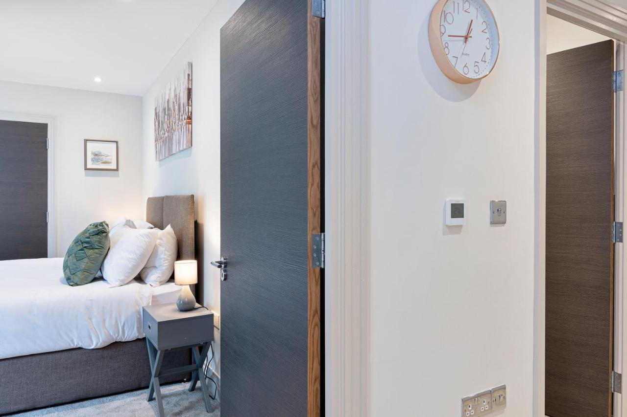 Spacious, 3 Bedroom, 2 Bathroom, Surbiton 외부 사진